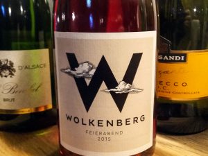 Weinflasche mit Etikett vom Wolkenberg